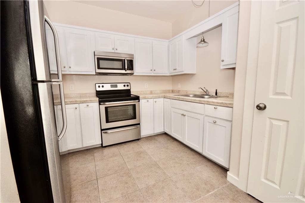 Photo 3 of 1316 Camellia Avenue