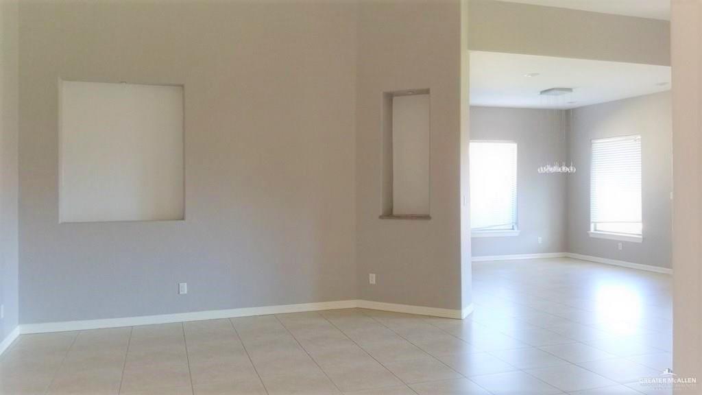 Photo 3 of 2428 Carianna Avenue
