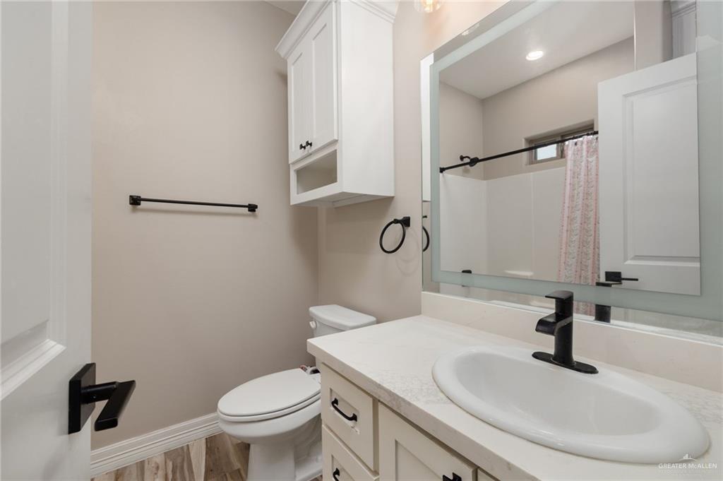 Photo 8 of 814 Whitewing Street