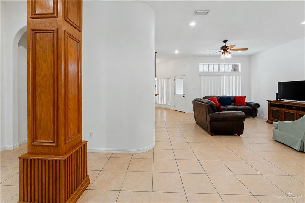 Photo 4 of 2712 Bluebird Avenue