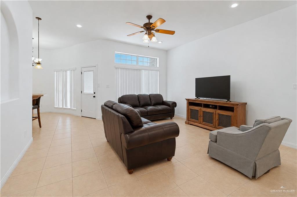 Photo 5 of 2712 Bluebird Avenue