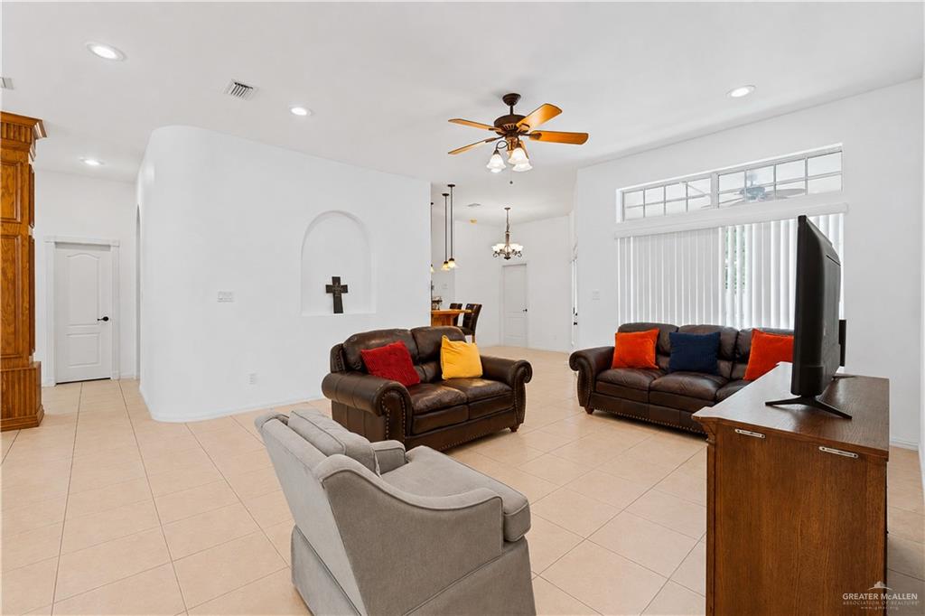 Photo 6 of 2712 Bluebird Avenue