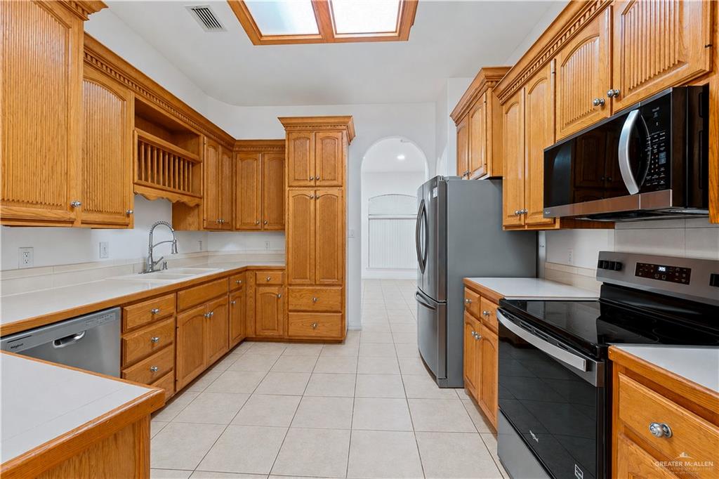 Photo 9 of 2712 Bluebird Avenue