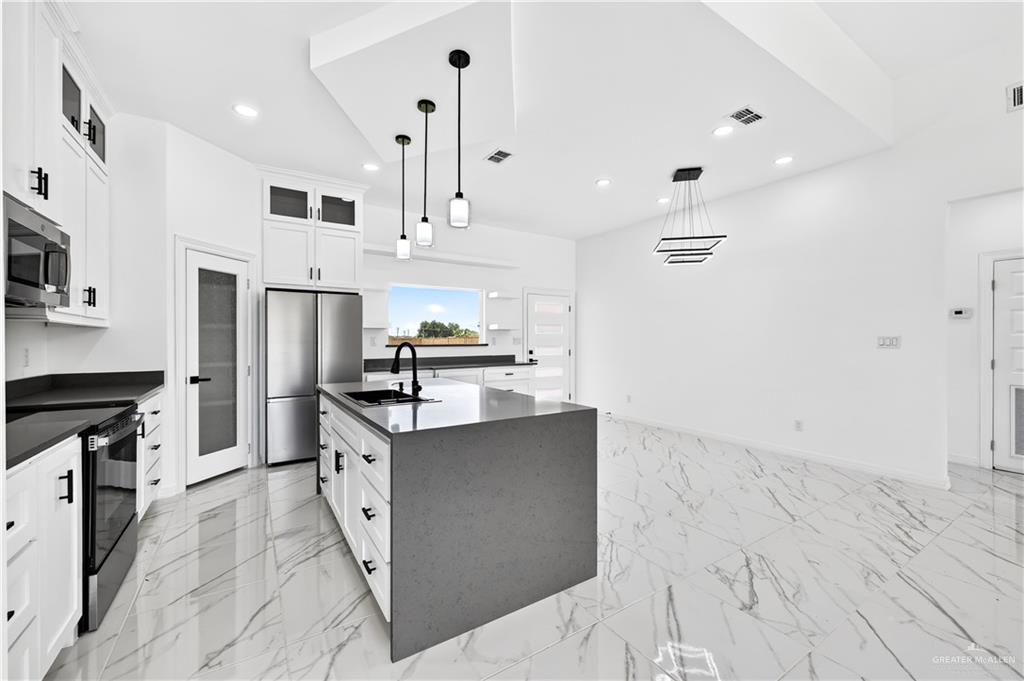 Photo 4 of 1044 Nina Avenue