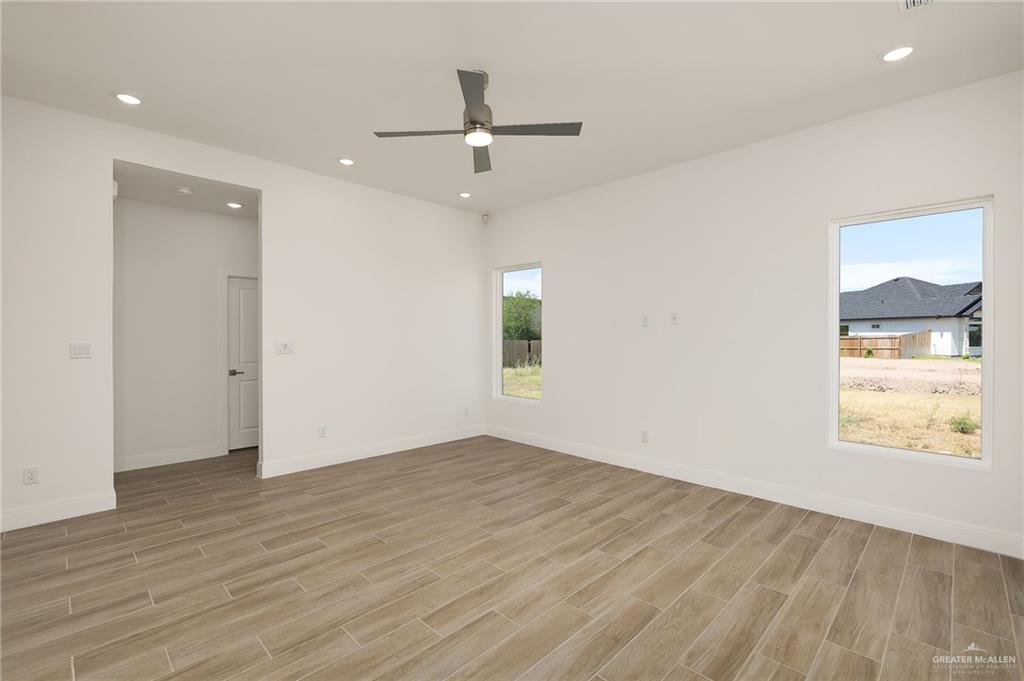 Photo 7 of 1112 Acacia Drive