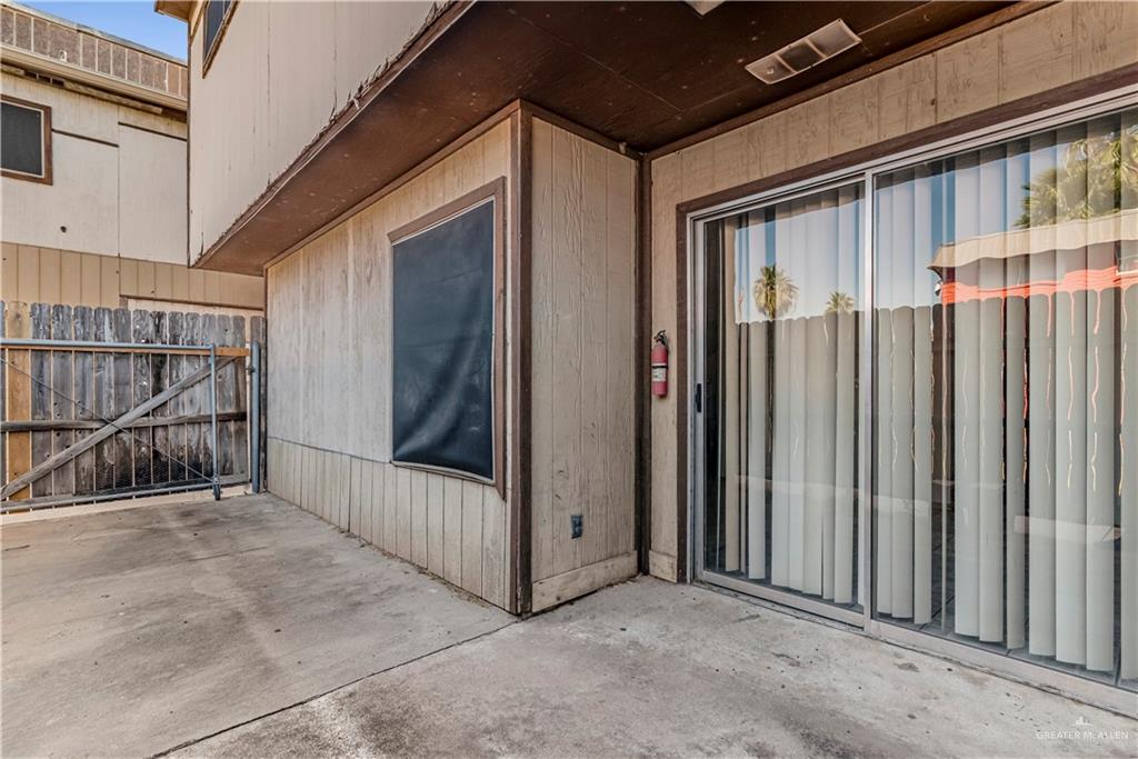 Photo 23 of 1601 Samano Street