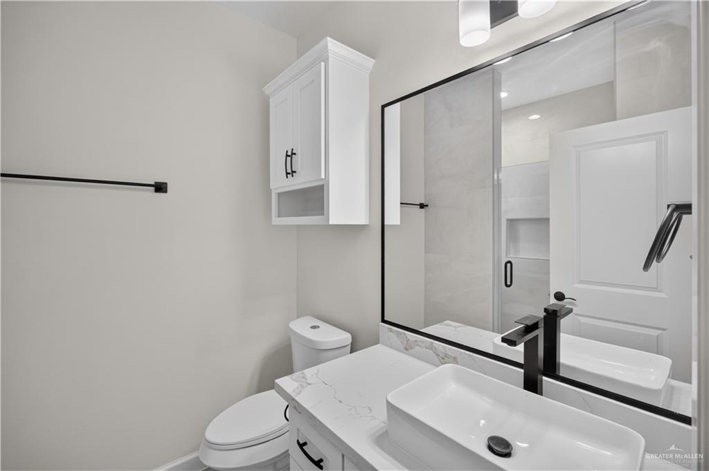 Photo 19 of 808 Brushfield Avenue