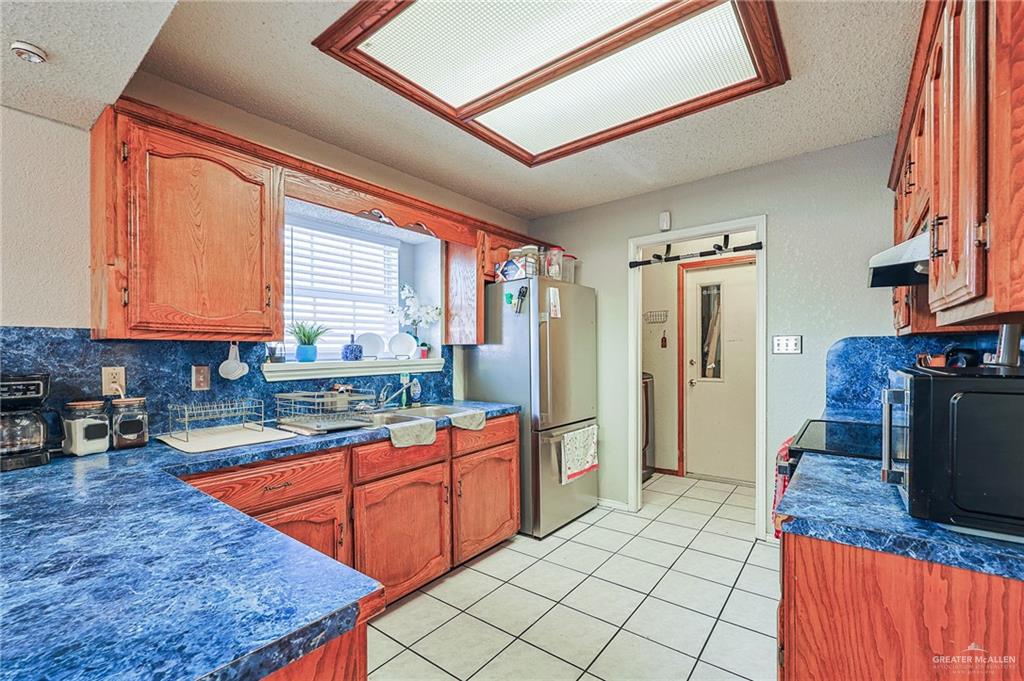 Photo 6 of 2811 La Mora Lane