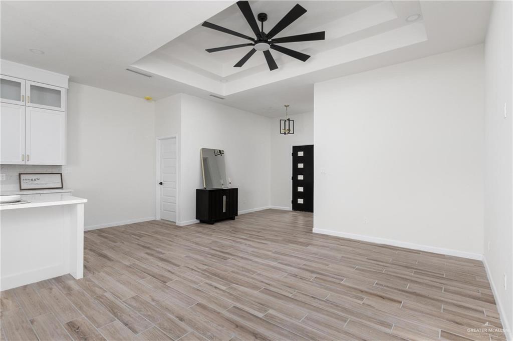 Photo 7 of 2120 Zinnia Street