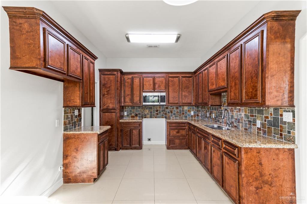Photo 11 of 206 Rosa Priego Street