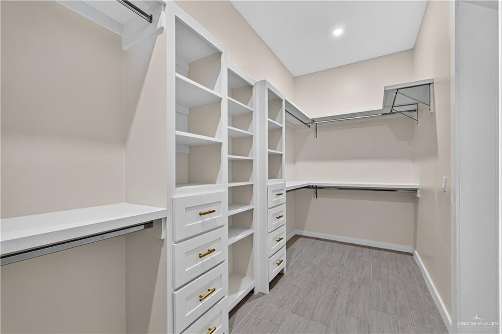 Photo 11 of 2911 Dhalia Drive