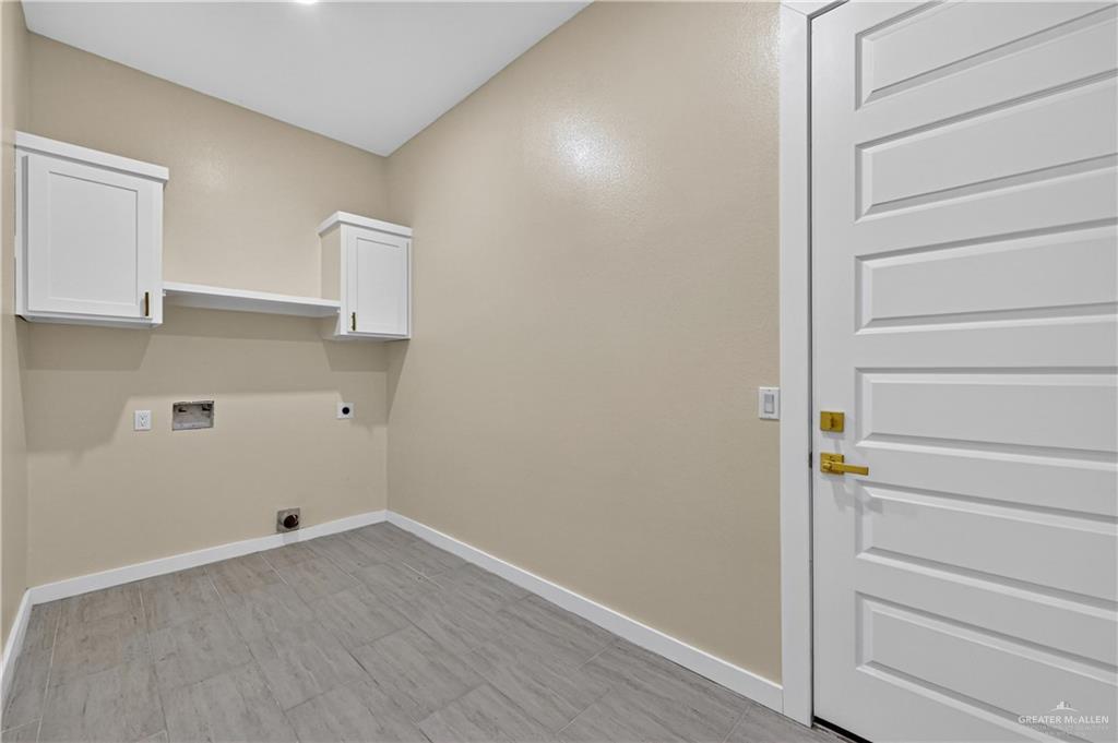 Photo 13 of 2911 Dhalia Drive