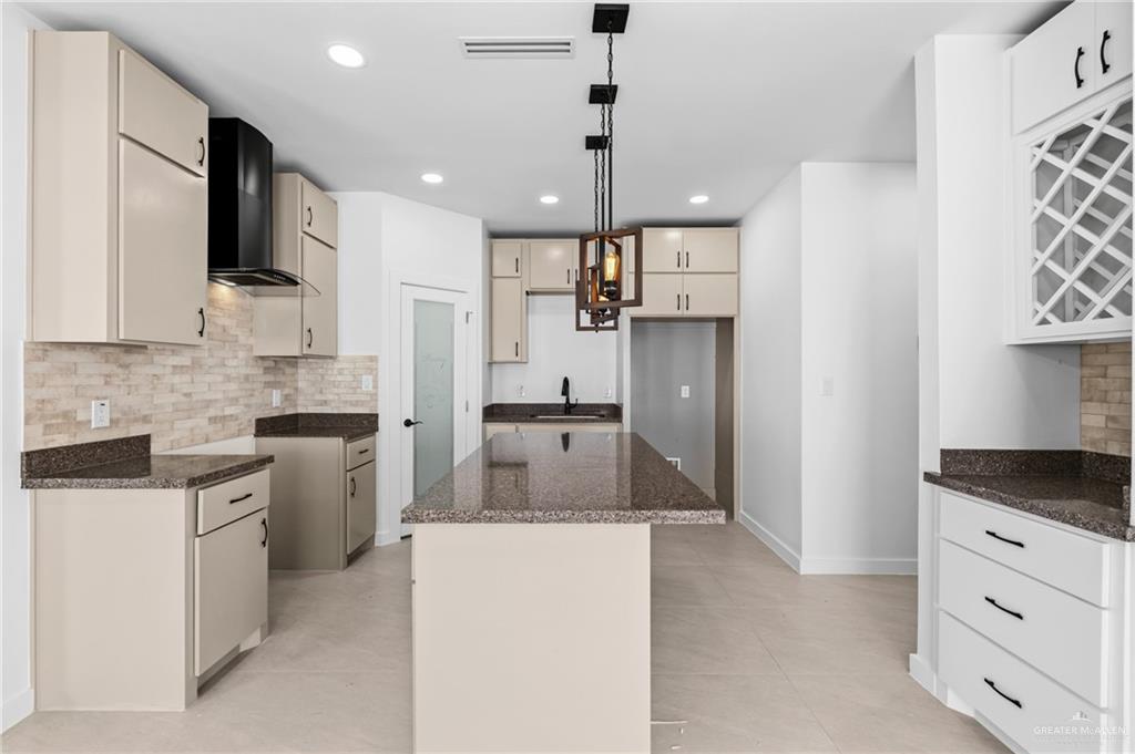 Photo 4 of 6317 Lancelot Drive
