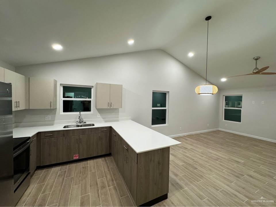 Photo 5 of 1408 Iris Avenue