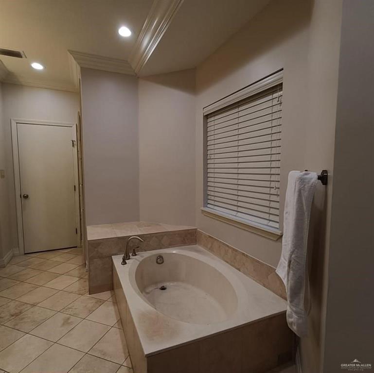 Photo 16 of 805 Parkview Circle