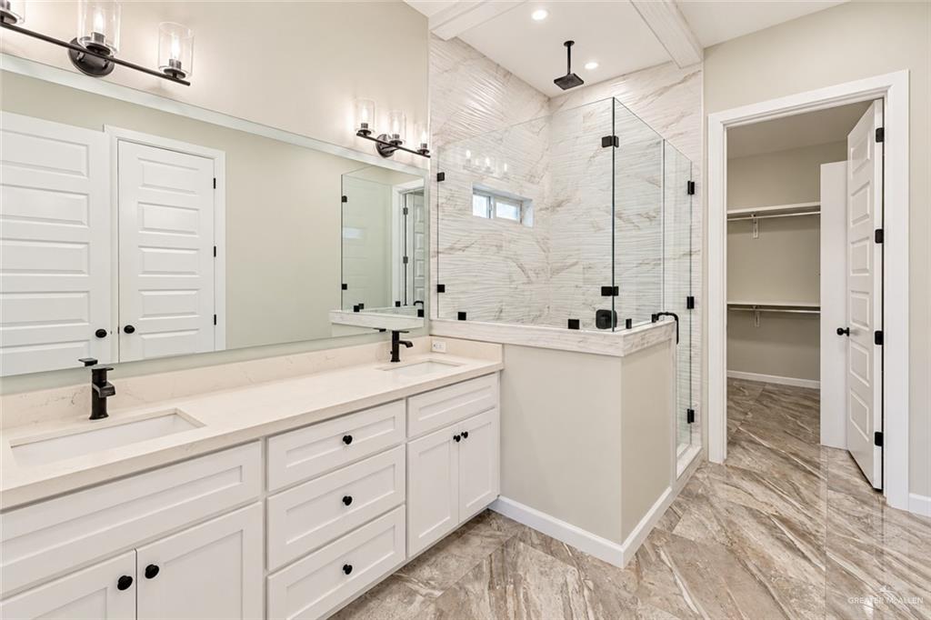 Photo 8 of 1412 Waxahachie Street