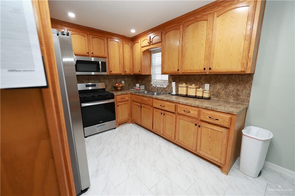 Photo 8 of 124 Sinclair Avenue