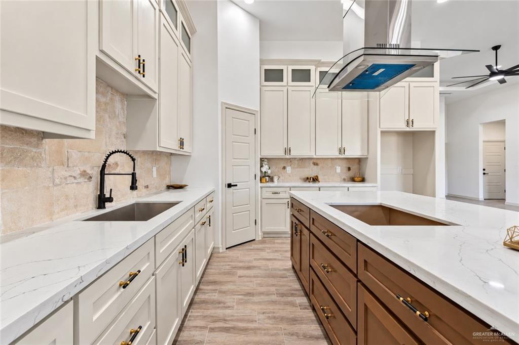 Photo 3 of 2915 Arboledas Drive
