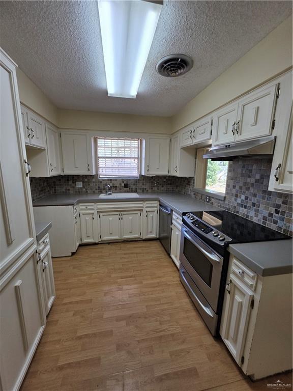 Photo 9 of 412 Esperanza Avenue