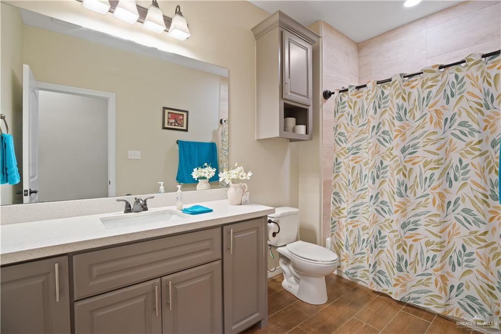 Photo 11 of 428 Gonzalez Street