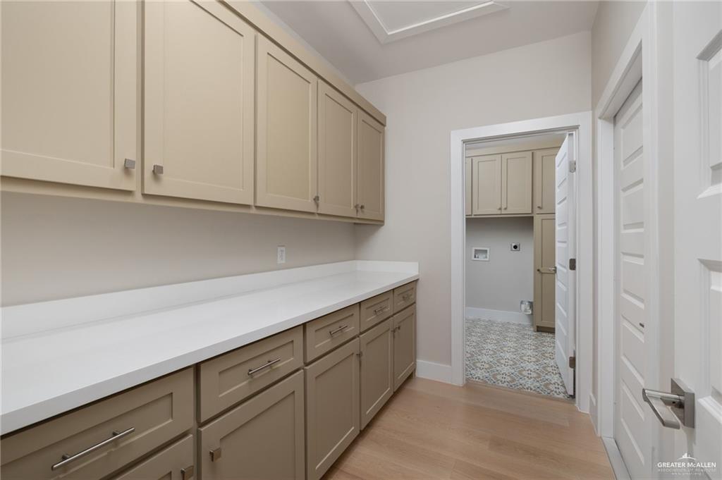 Photo 20 of 2615 Windsor Street