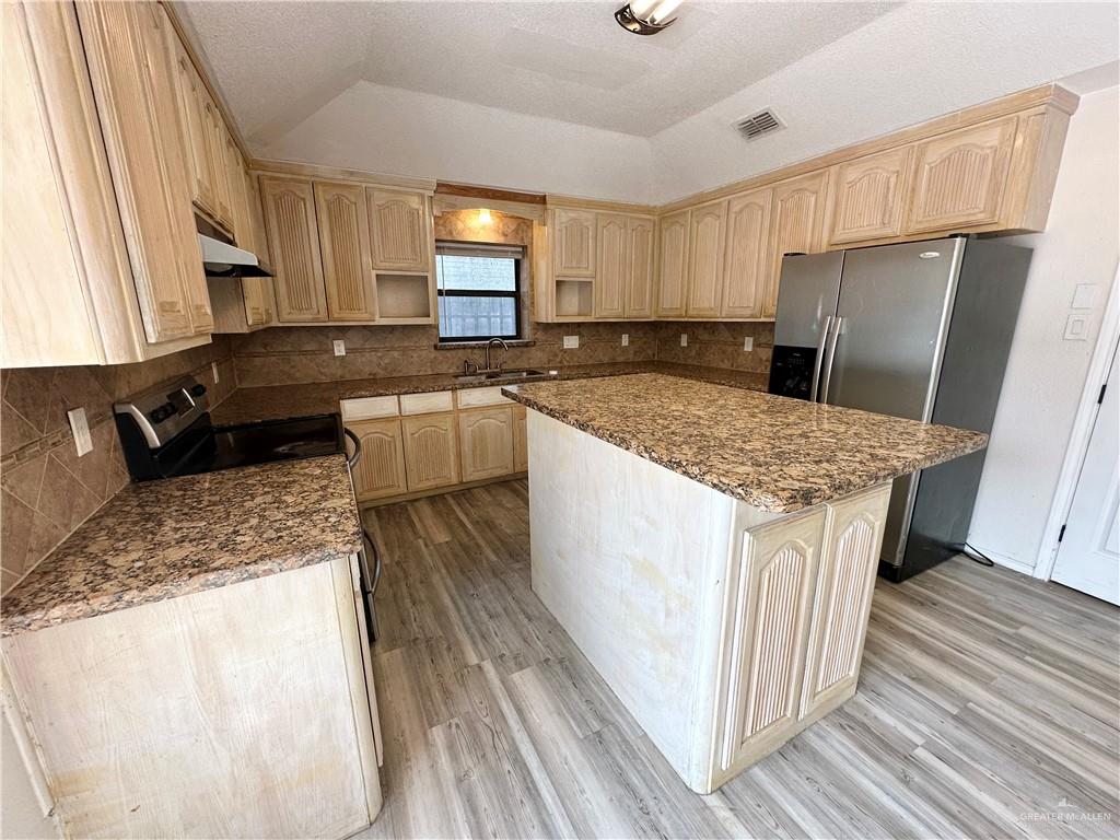 Photo 4 of 1301 Quail Avenue