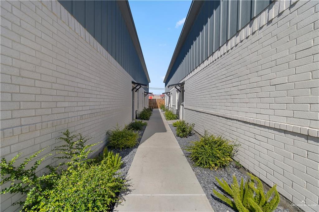 Photo 4 of 1630 Playa Drive