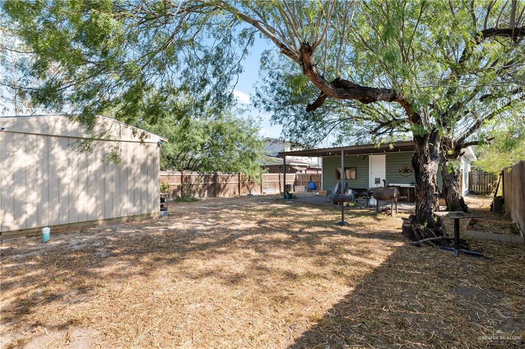 Photo 19 of 206 Salazar Street