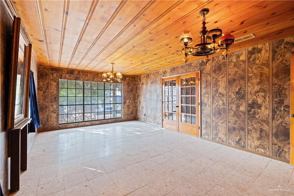 Photo 6 of 700 East Street