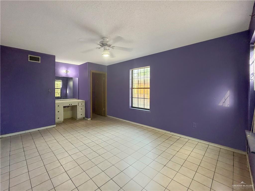 Photo 16 of 2211 Hackberry Avenue