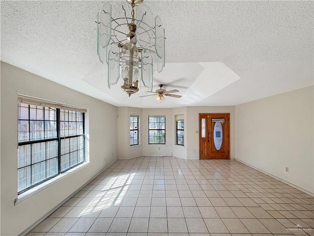 Photo 5 of 2211 Hackberry Avenue