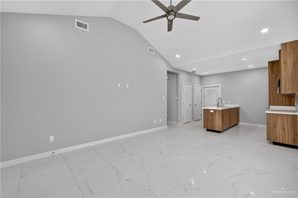 Photo 5 of 719 Coves Lane #3