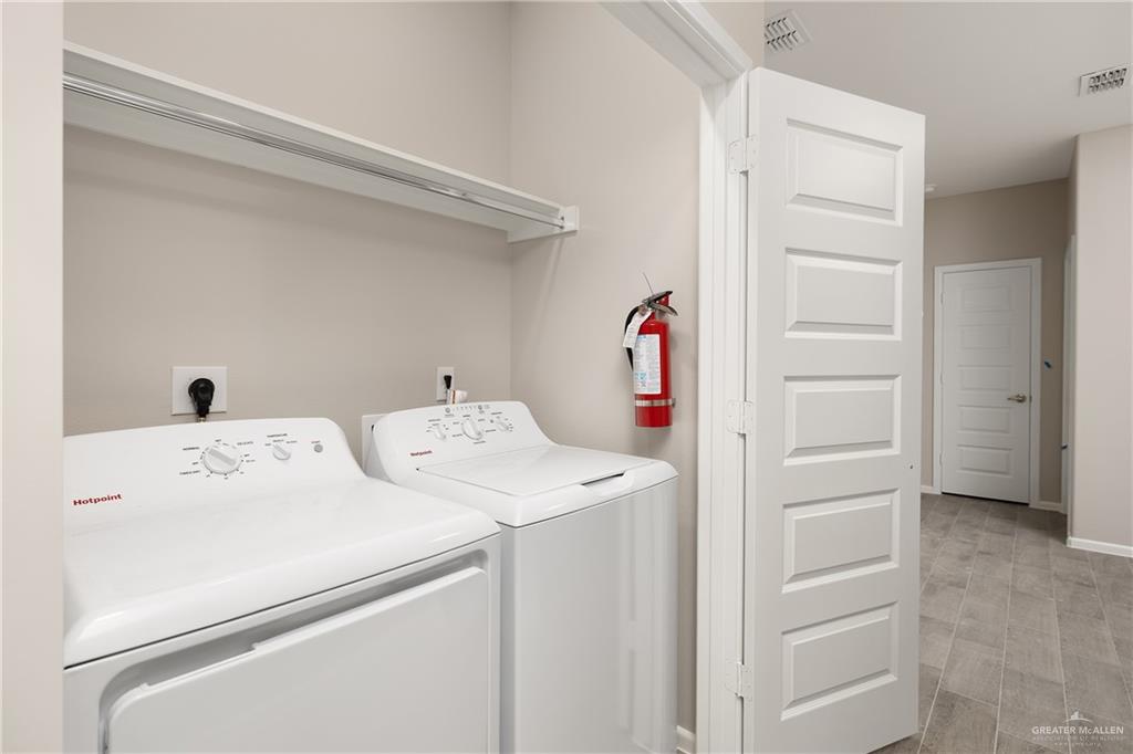 Photo 17 of 2612 Hayes Avenue