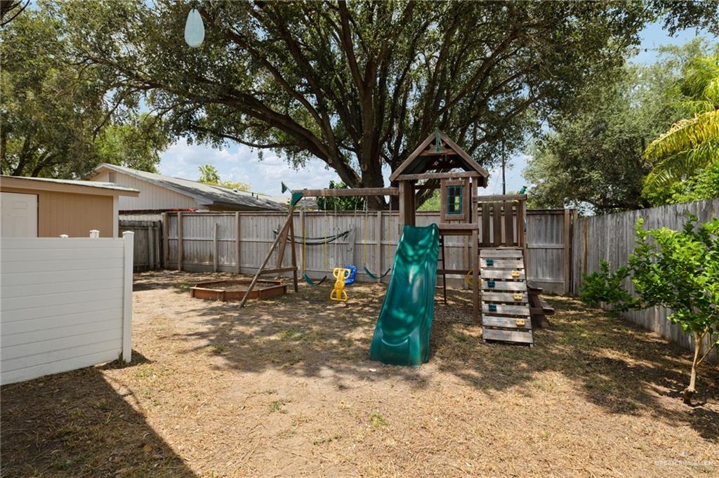 Photo 26 of 204 Iris Avenue