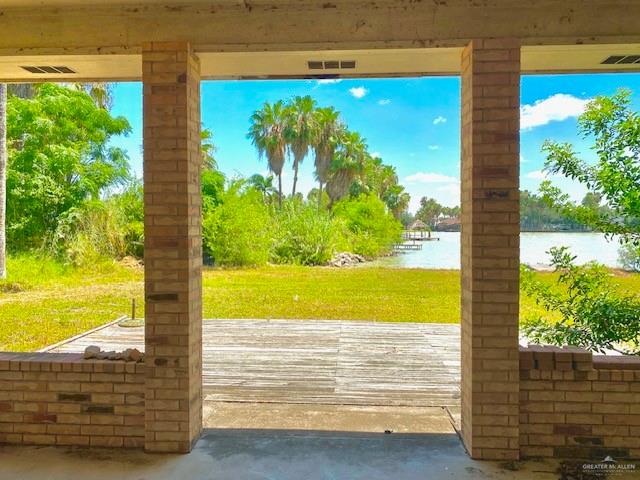 Photo 2 of 1003 Vela Jackson Avenue