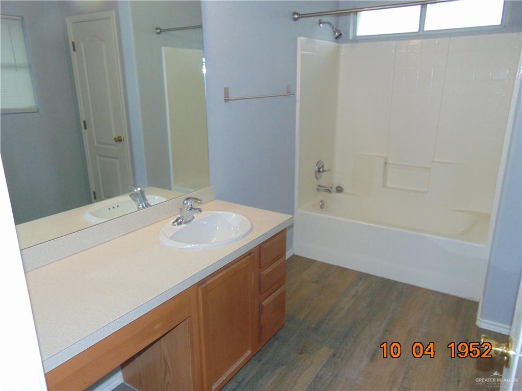 Photo 21 of 4717 Violet Avenue