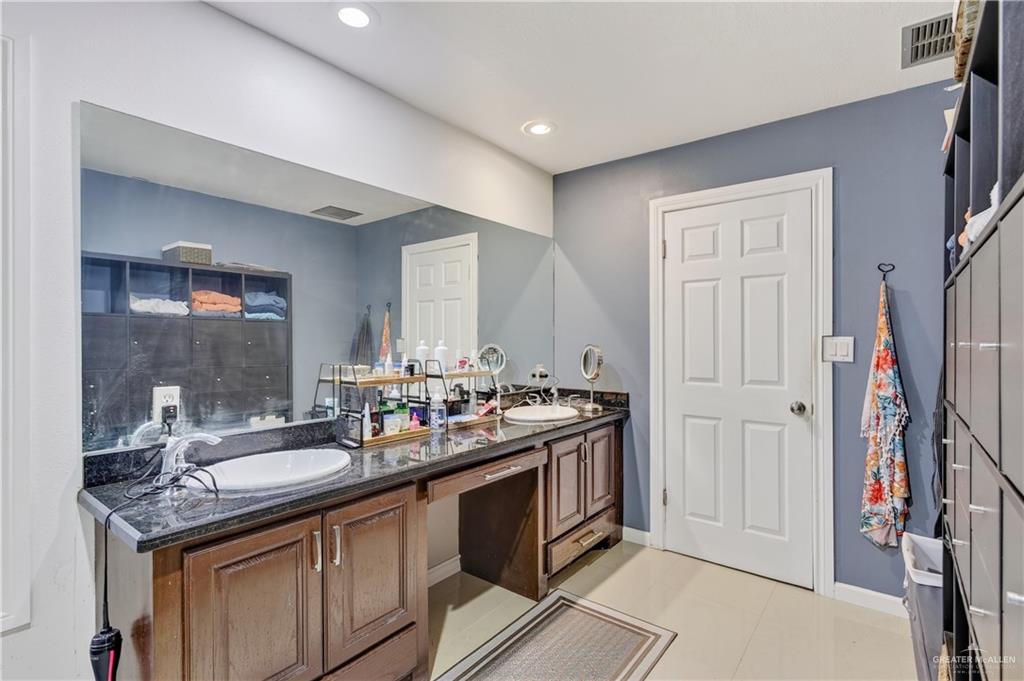 Photo 20 of 100 Whitewing Avenue
