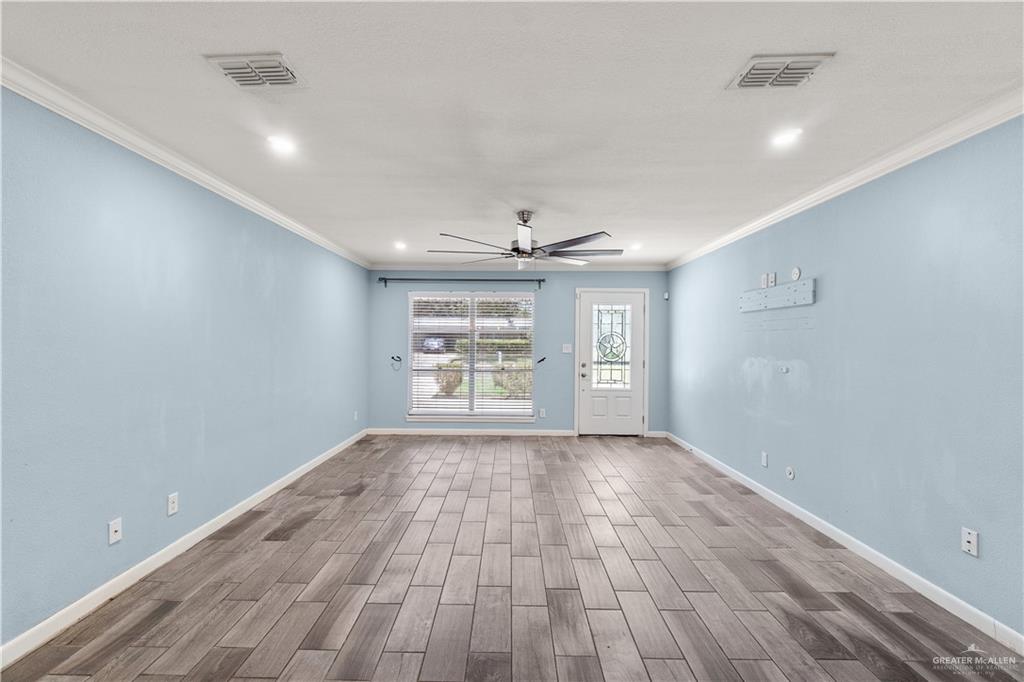 Photo 3 of 1009 Ash Drive