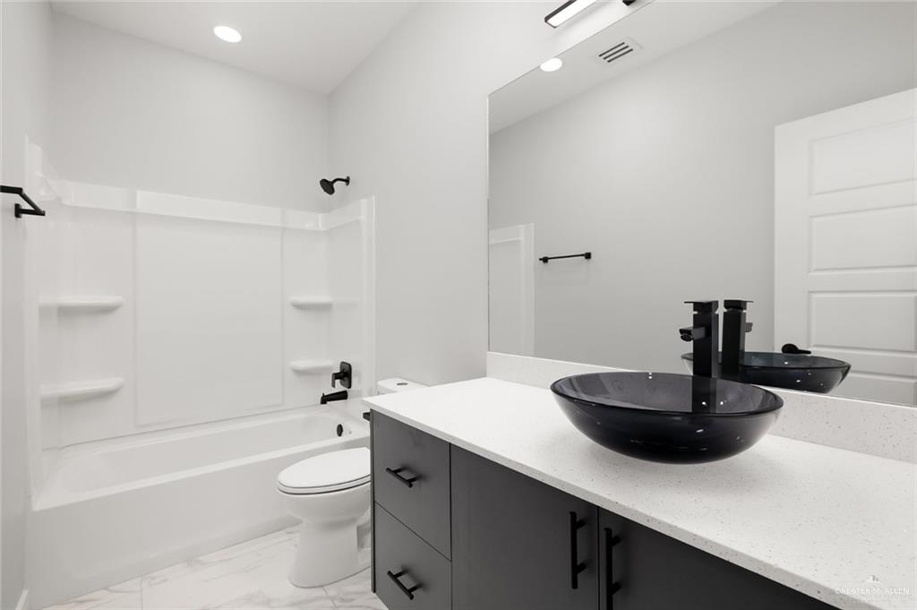 Photo 16 of 1007 Woodson Avenue #4