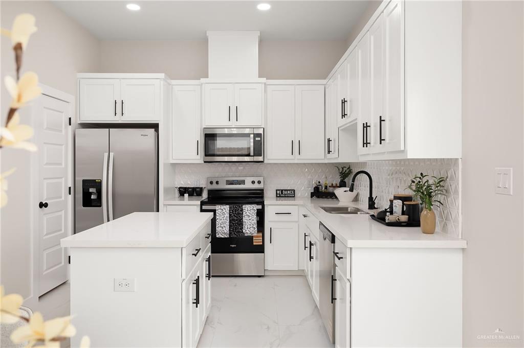 Photo 7 of 2404 Zinnia Street