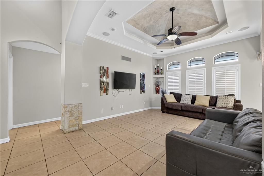 Photo 5 of 701 Seminole Avenue