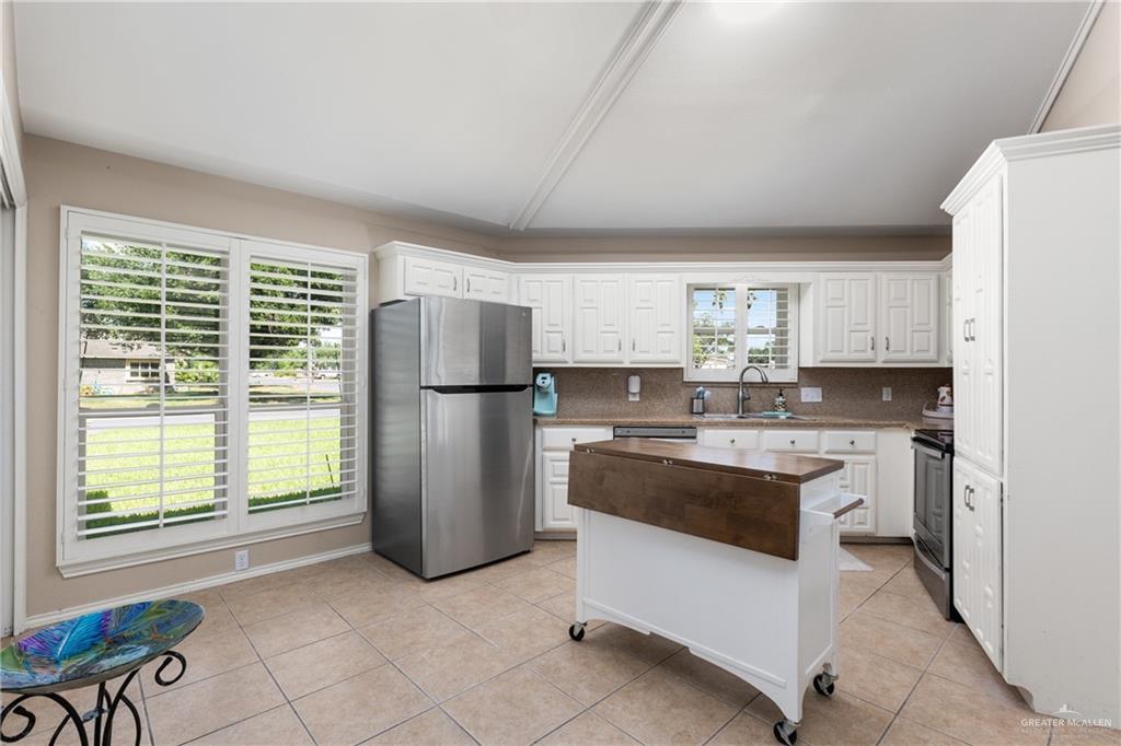 Photo 8 of 2732 Rhett Drive
