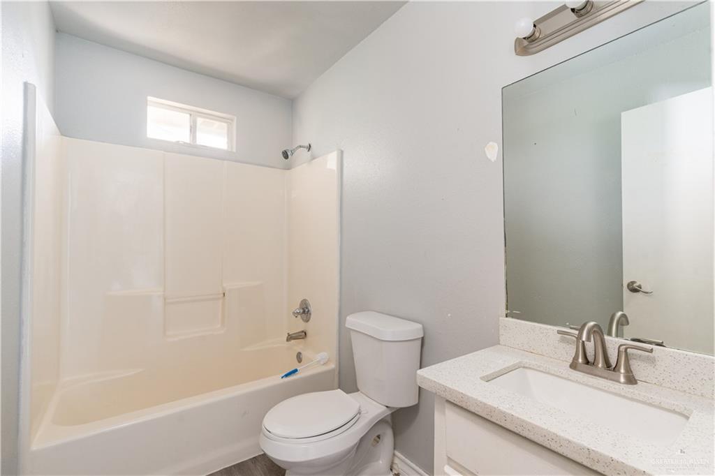 Photo 11 of 2110 De Leon Avenue