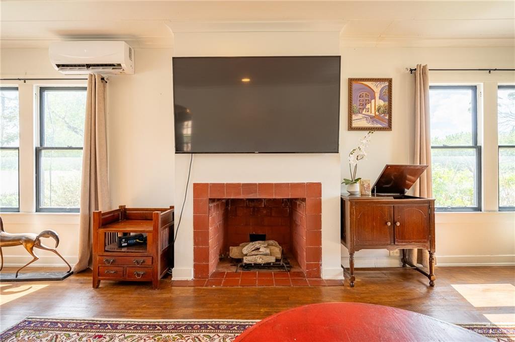 Photo 4 of 902 15th Street