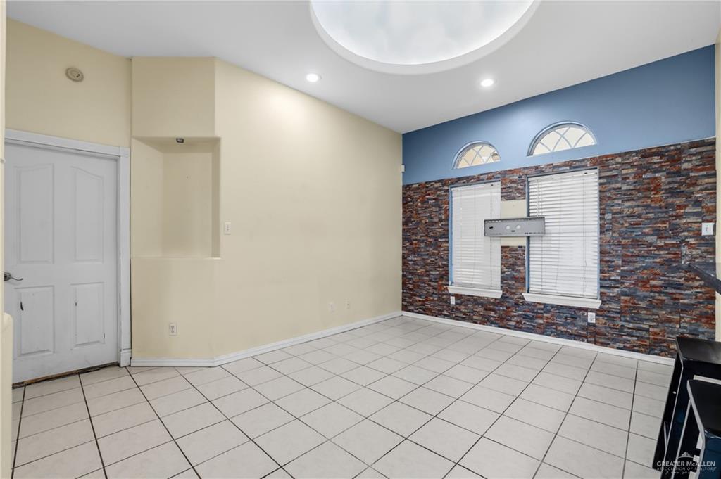Photo 4 of 3507 Mockingbird Avenue