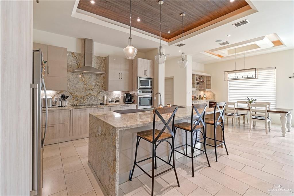 Photo 4 of 2520 Colvin Avenue