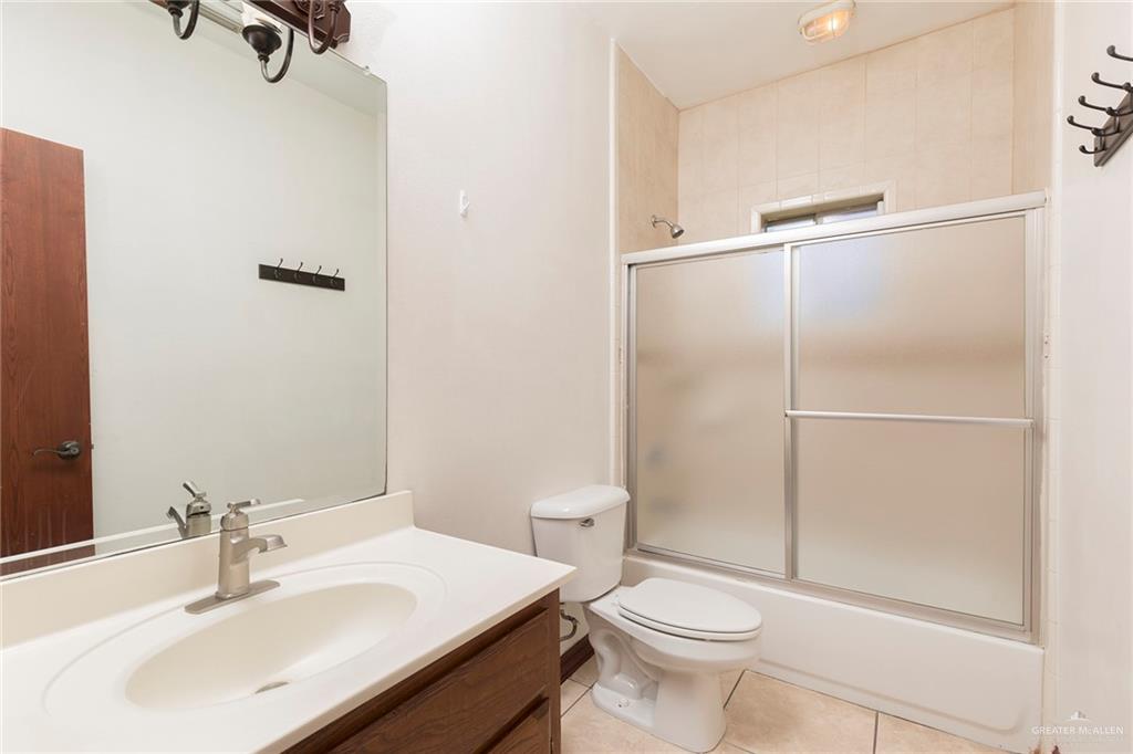 Photo 15 of 1213 Rhett Drive