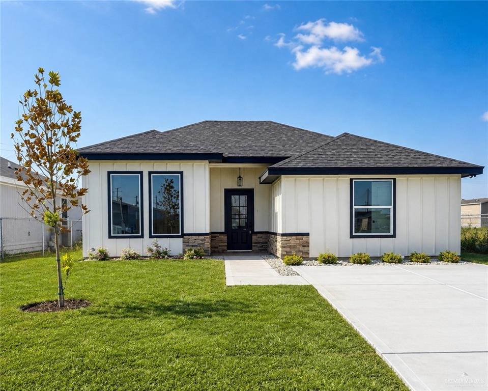 Photo 1 of 217 Risueno Avenue, Donna