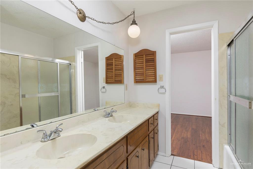 Photo 17 of 100 Iris Avenue