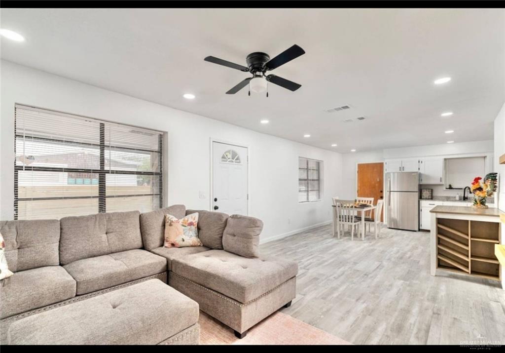 Photo 5 of 2500 Beaumont Avenue